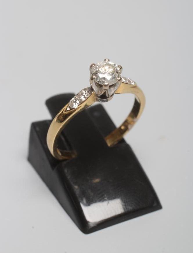 A SOLITAIRE DIAMOND RING Image