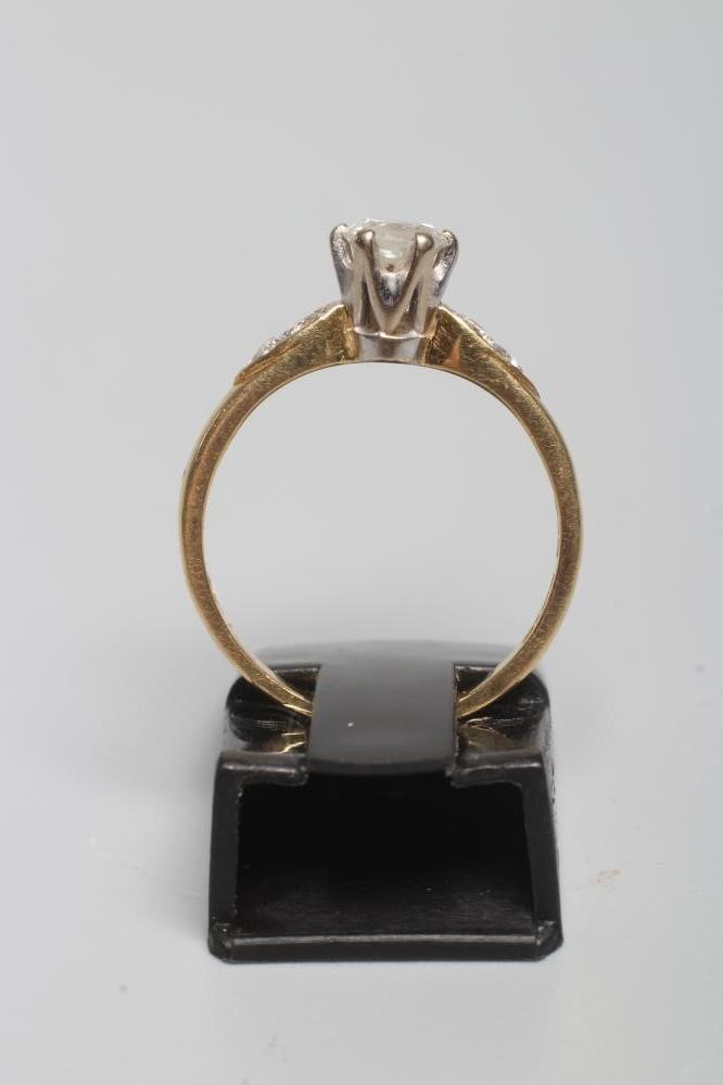 A SOLITAIRE DIAMOND RING Image