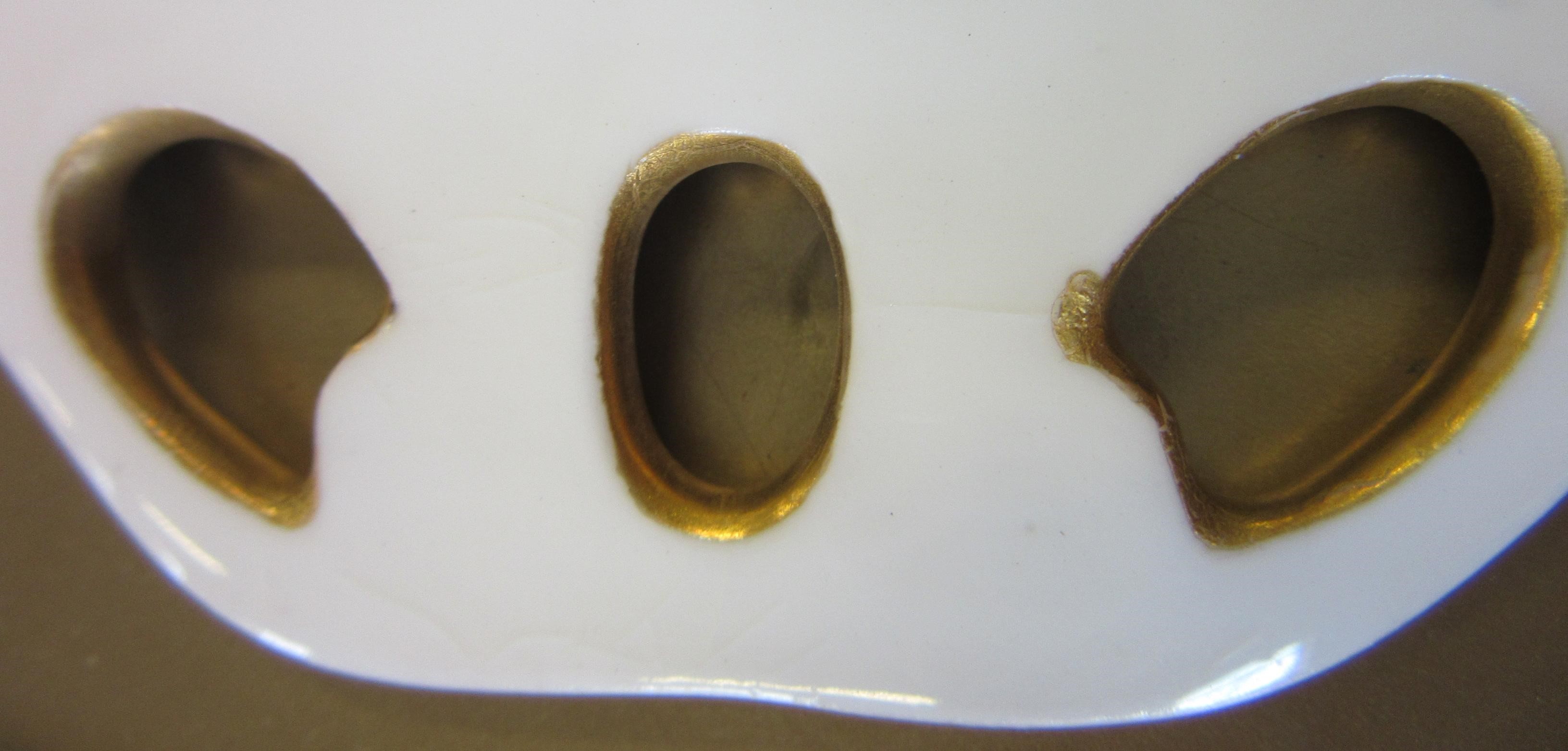 A ROYAL WORCESTER TWO HANDLED PLATE Image
