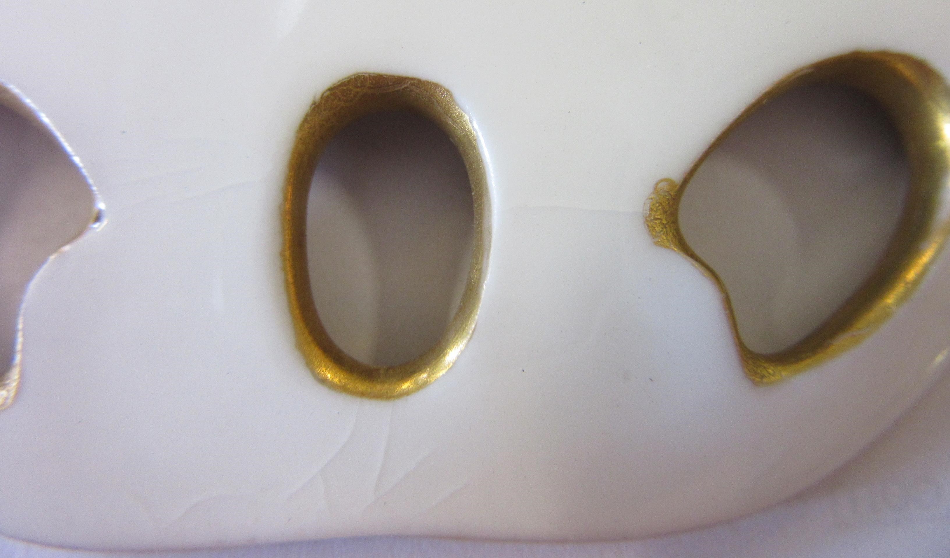 A ROYAL WORCESTER TWO HANDLED PLATE Image