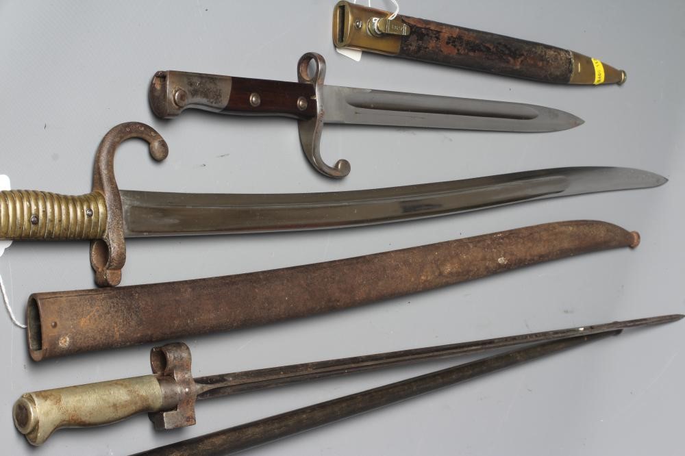 THREE BAYONETS Image