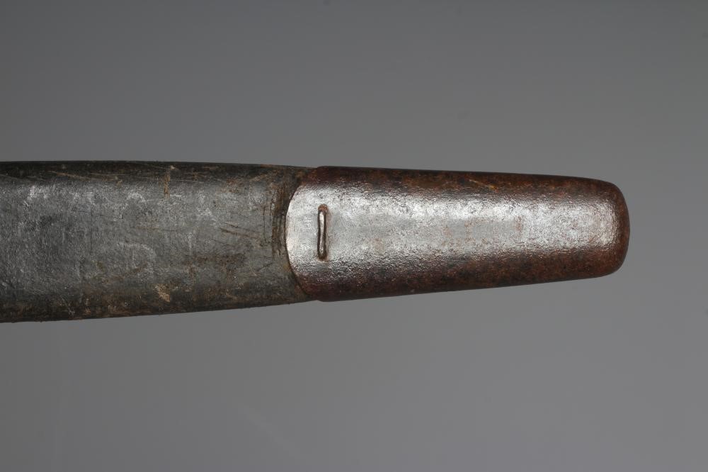 A RARE BRITISH 1907 BAYONET with hooked quillon, 17" blade, two piece wood grip, and leather Image