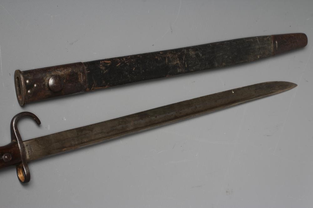 A RARE BRITISH 1907 BAYONET with hooked quillon, 17" blade, two piece wood grip, and leather Image