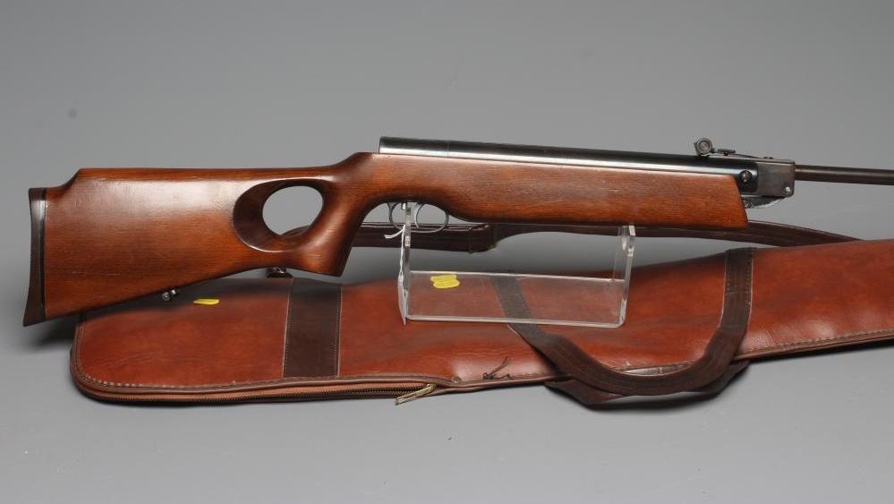 A WEIHRAUCH HW35 .22 AIR RIFLE with break barrel action, 19 1/2" barrel, iron sights, adjustable Image