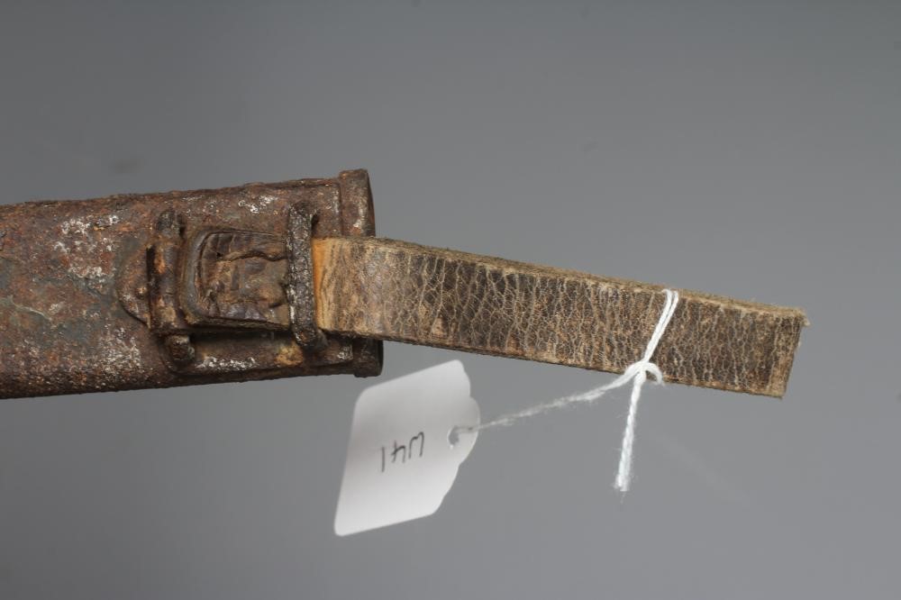 AN AUSTRIAN GRABENDOCH TRENCH KNIFE with 8 1/8" blade stamped R, two piece wood grip and metal Image