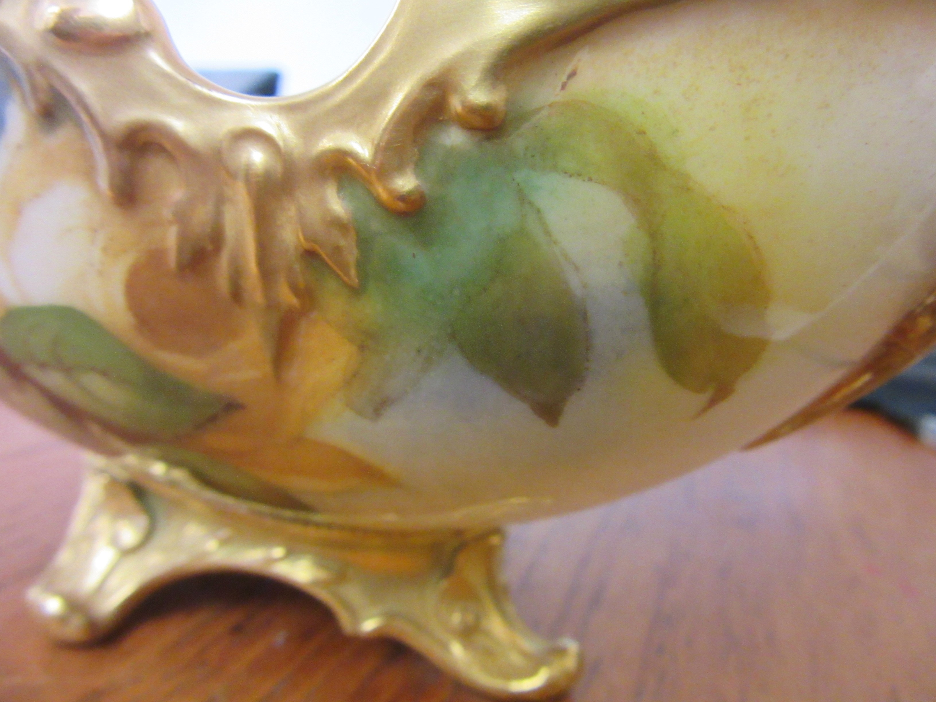 A ROYAL WORCESTER SMALL CENTRE BOWL Image