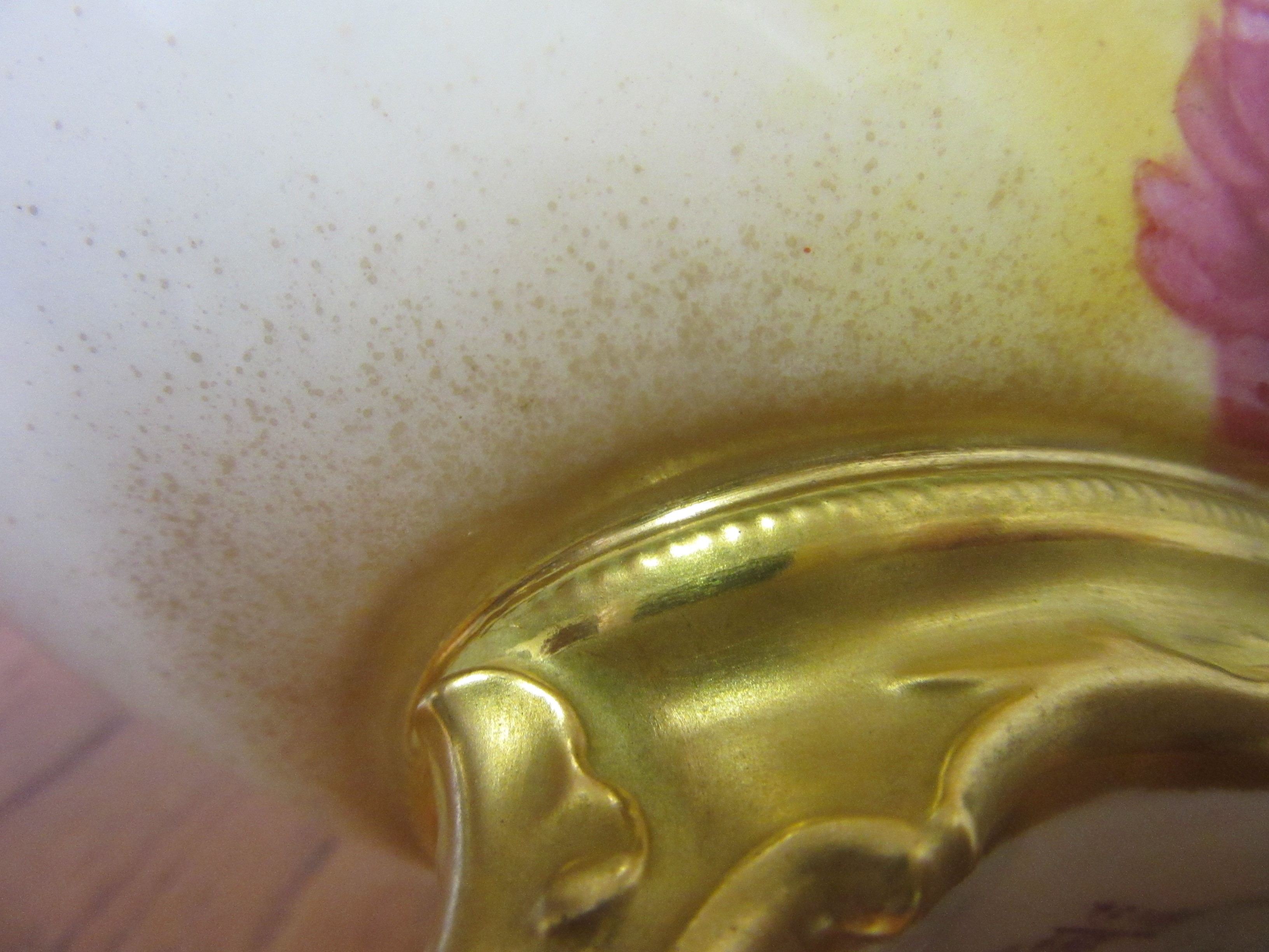A ROYAL WORCESTER SMALL CENTRE BOWL Image
