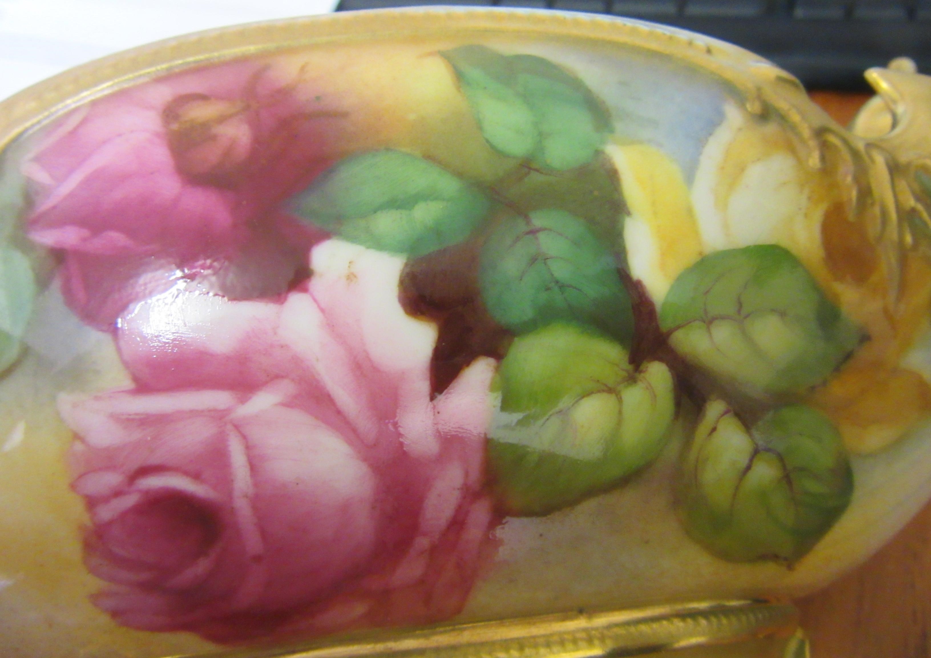 A ROYAL WORCESTER SMALL CENTRE BOWL Image