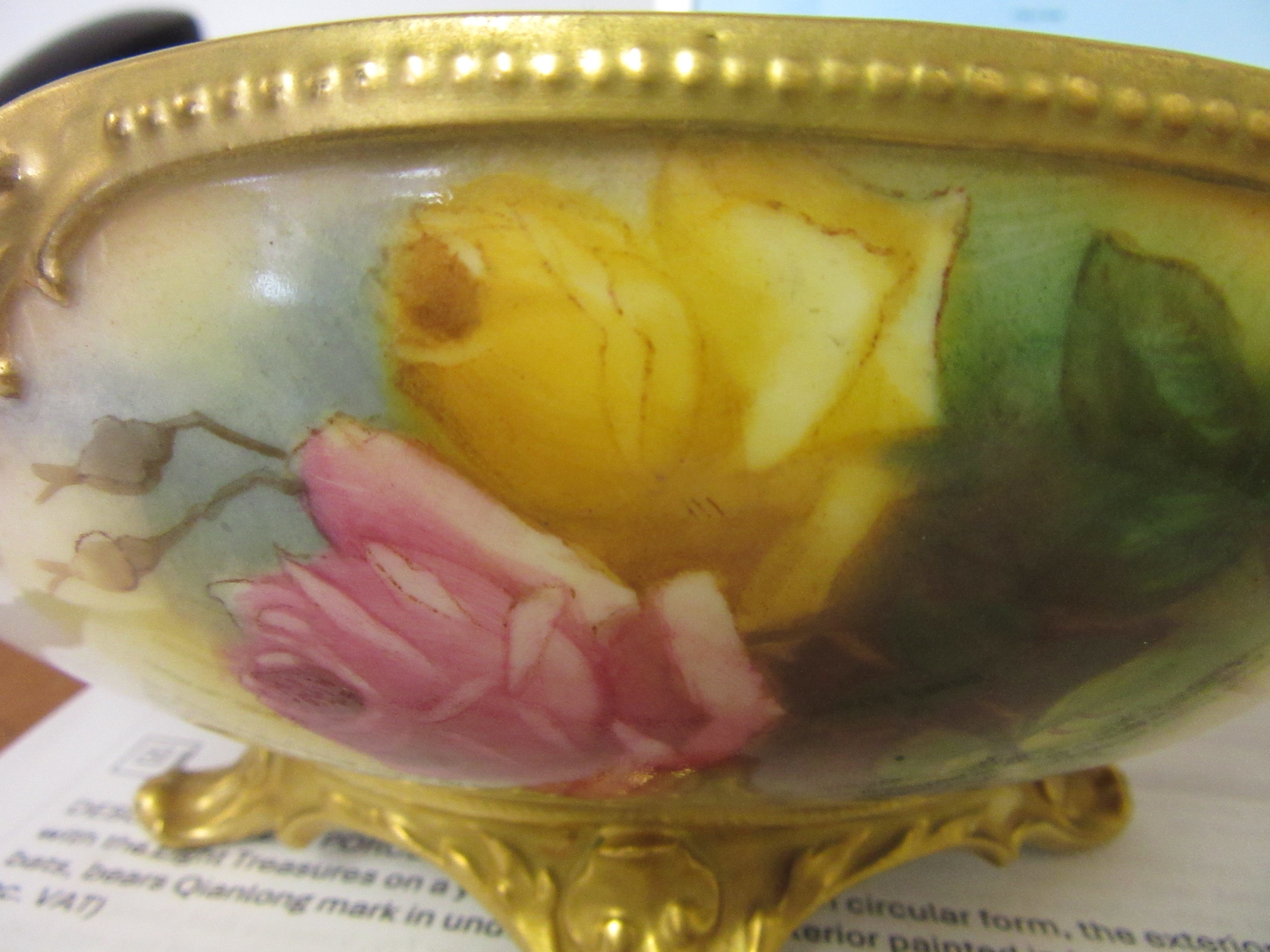 A ROYAL WORCESTER SMALL CENTRE BOWL Image