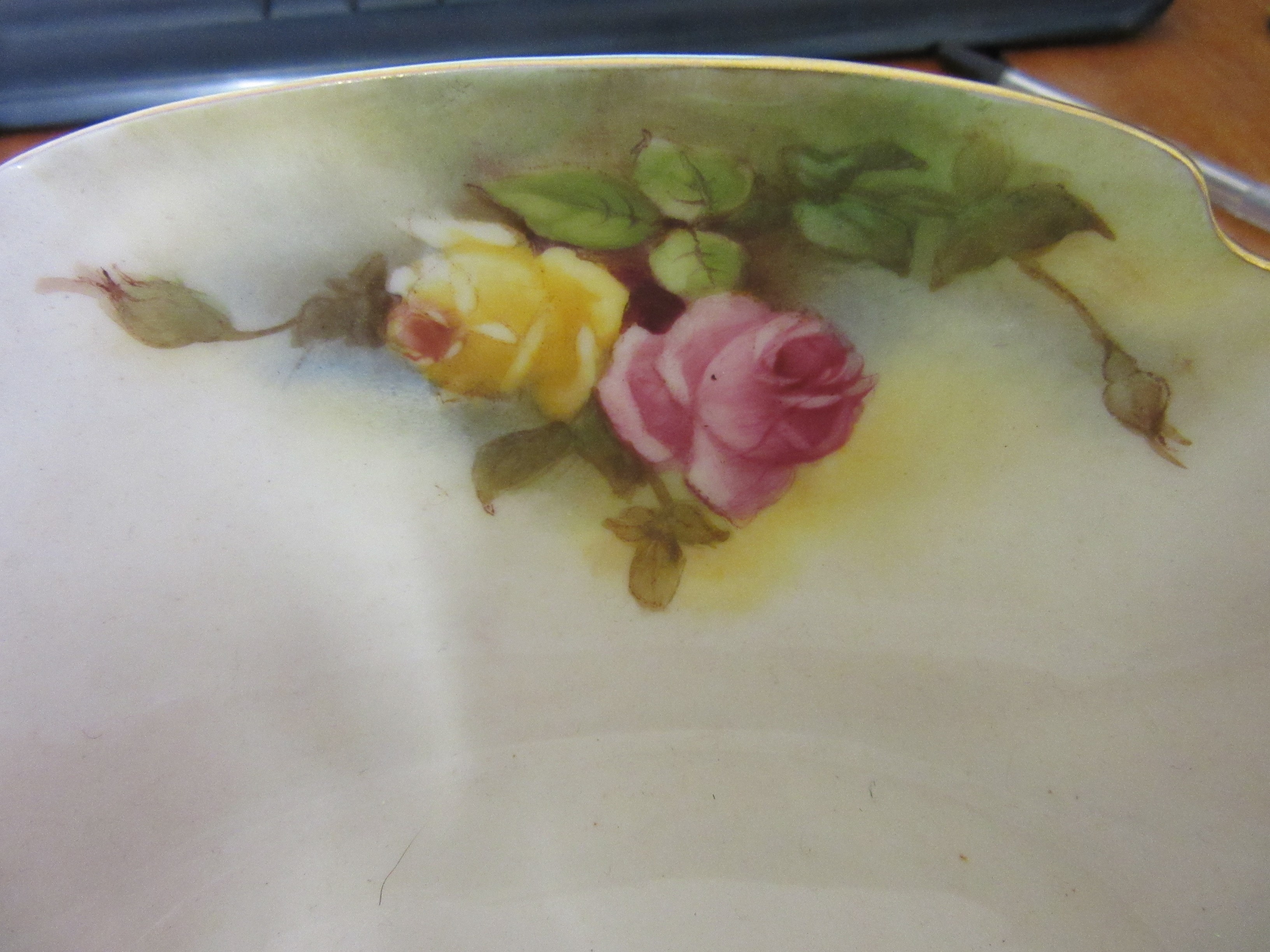 A ROYAL WORCESTER SMALL CENTRE BOWL Image
