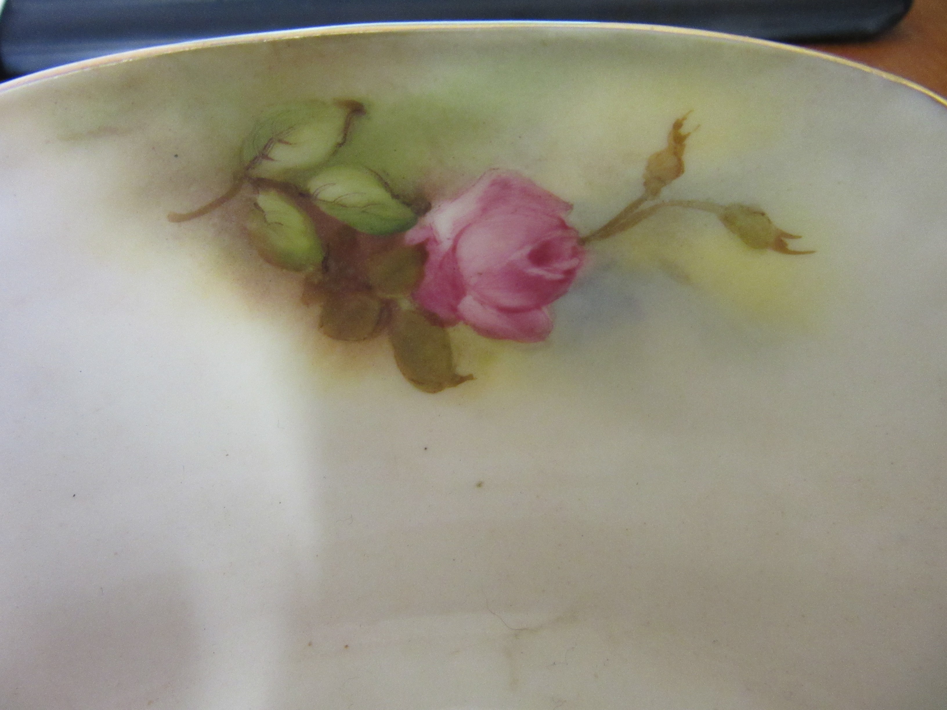 A ROYAL WORCESTER SMALL CENTRE BOWL Image