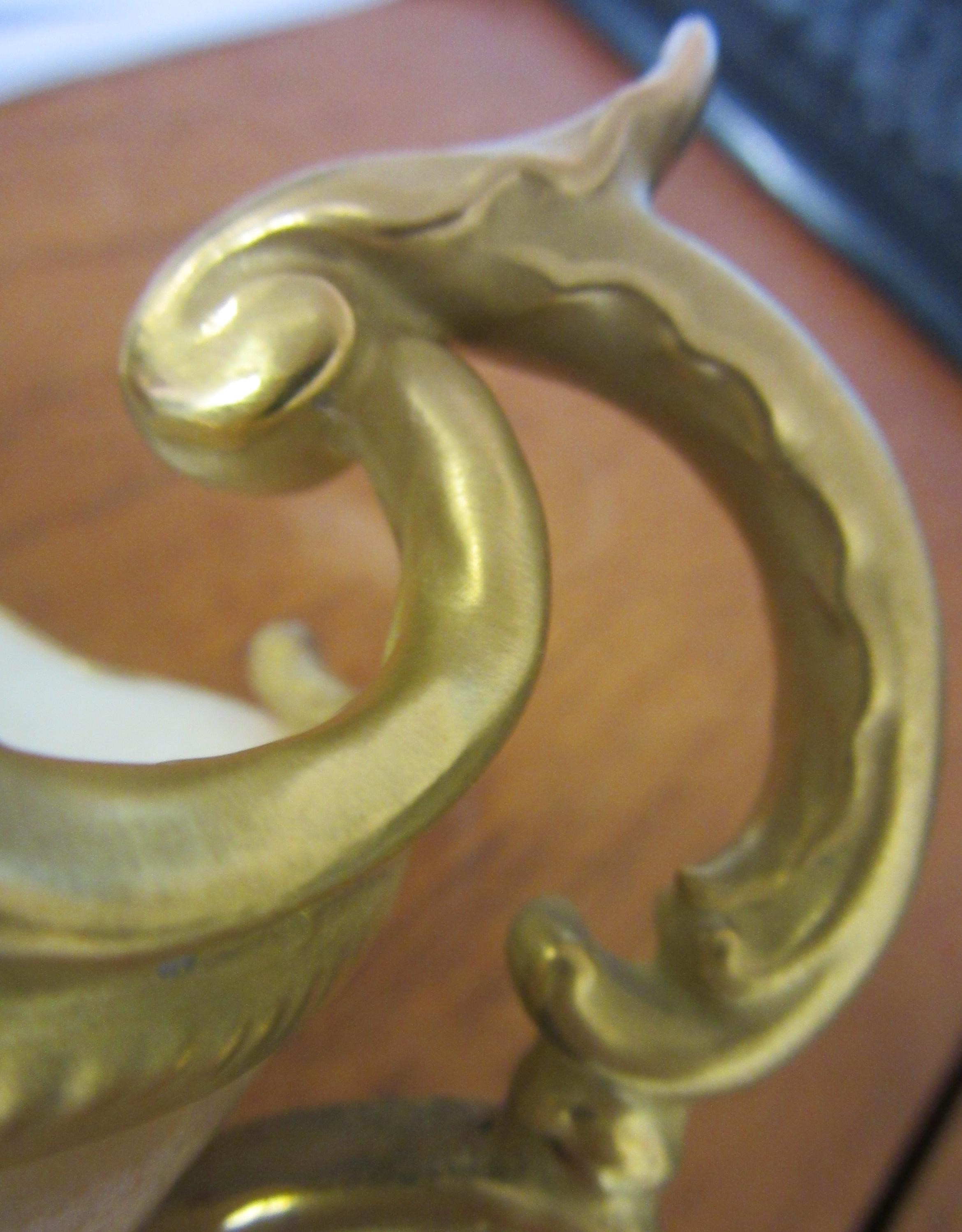 A ROYAL WORCESTER SMALL CENTRE BOWL Image
