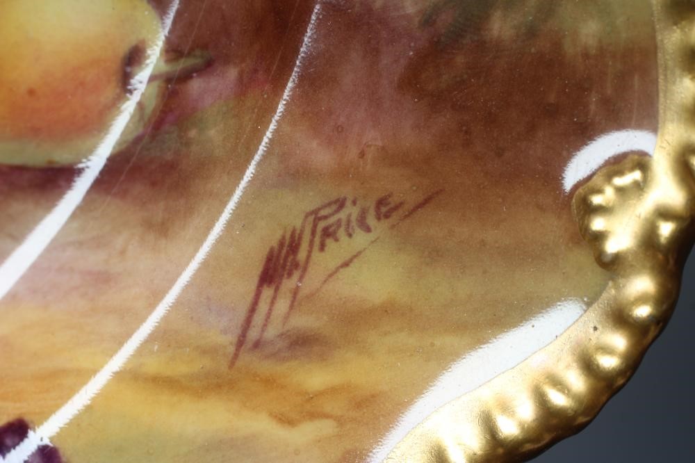 A ROYAL WORCESTER CABINET PLATE Image