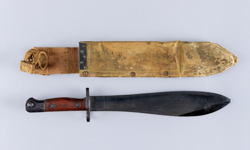 A RARE AUSTRALIAN MACHETE BAYONET with 11 1/8" blued blade, two piece wood grip, hilt stamped 4665, Image