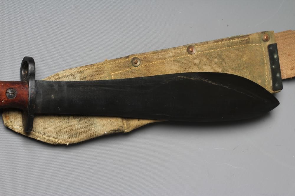 A RARE AUSTRALIAN MACHETE BAYONET with 11 1/8" blued blade, two piece wood grip, hilt stamped 4665, Image