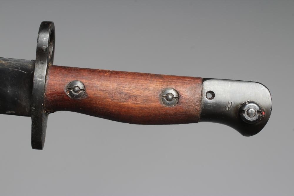 A RARE AUSTRALIAN MACHETE BAYONET with 11 1/8" blued blade, two piece wood grip, hilt stamped 4665, Image