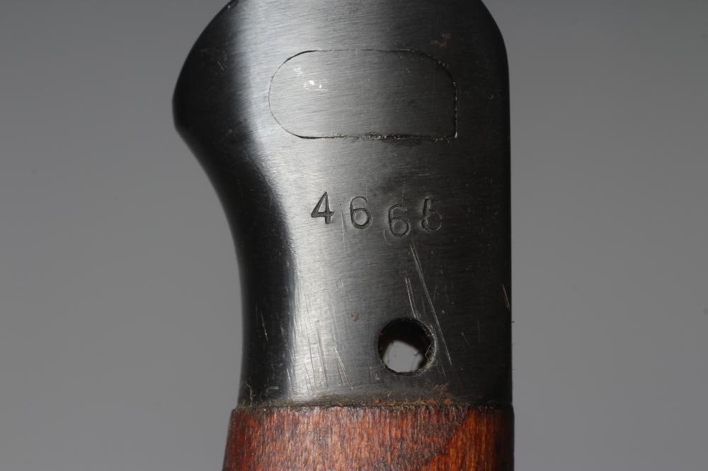 A RARE AUSTRALIAN MACHETE BAYONET with 11 1/8" blued blade, two piece wood grip, hilt stamped 4665, Image