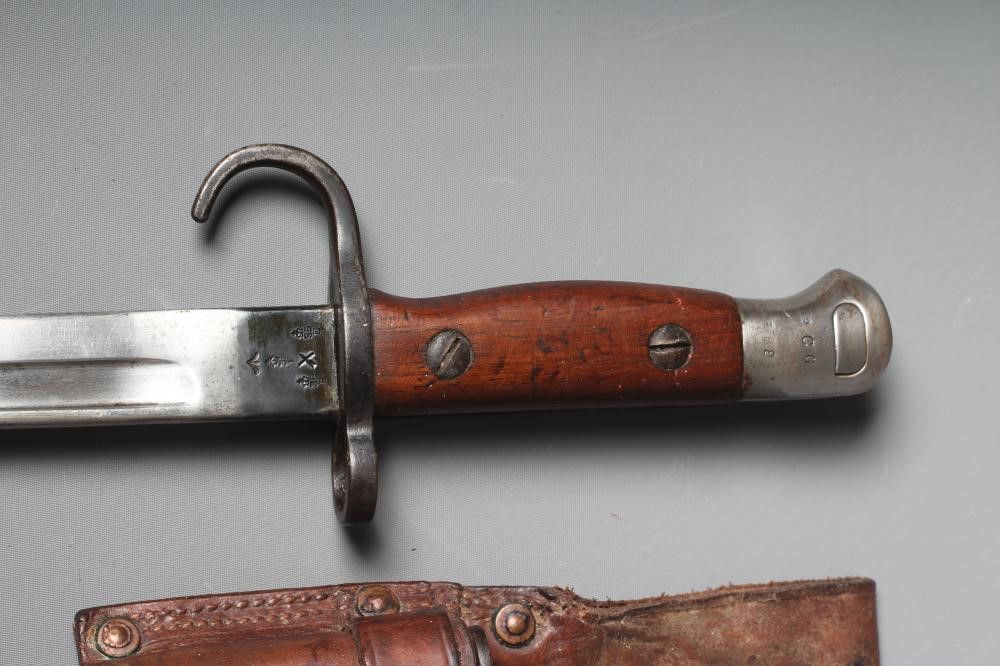 A RARE BRITISH 1907 BAYONET with hooked quillon Image
