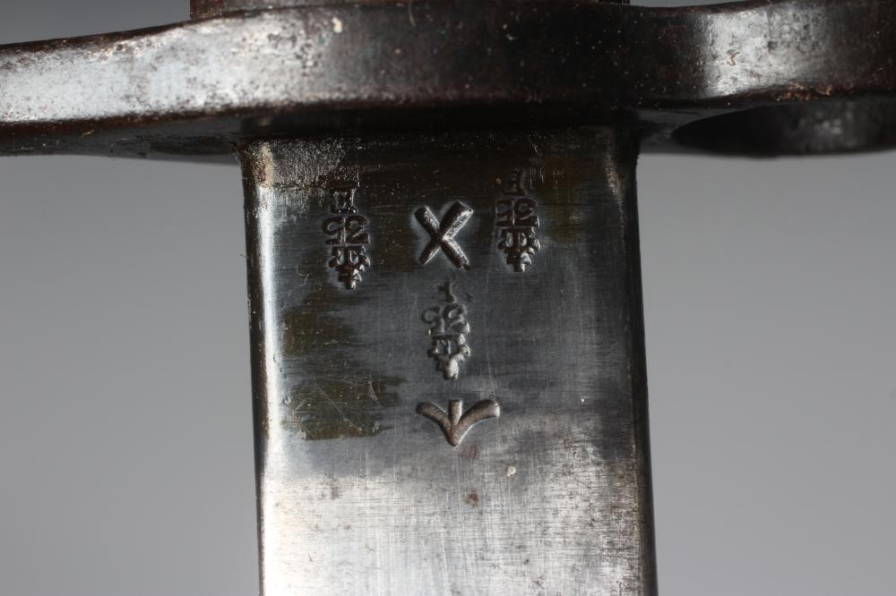 A RARE BRITISH 1907 BAYONET with hooked quillon Image