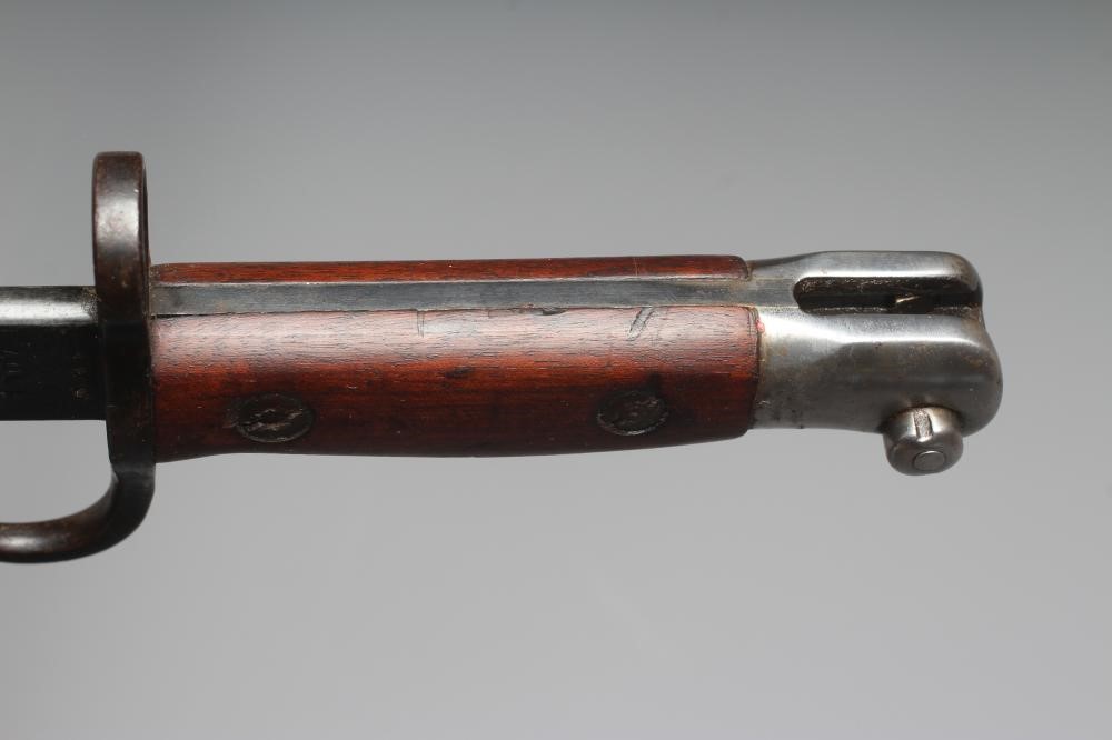 A RARE BRITISH 1907 BAYONET with hooked quillon Image