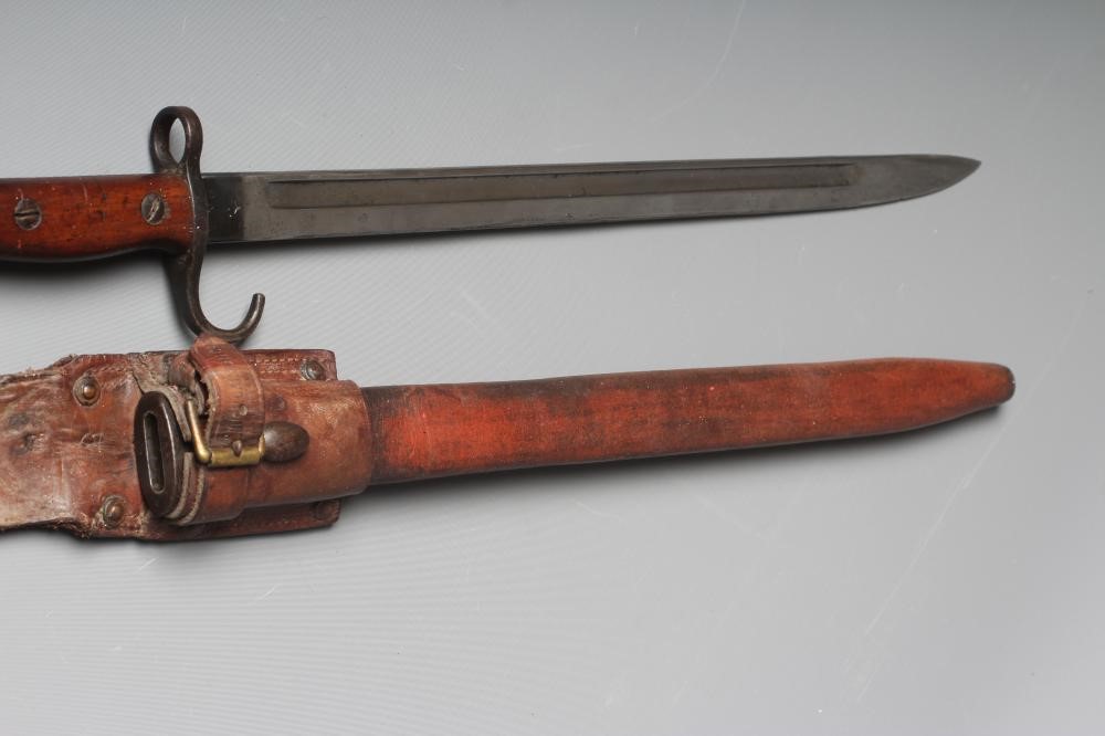 A RARE BRITISH 1907 BAYONET with hooked quillon Image