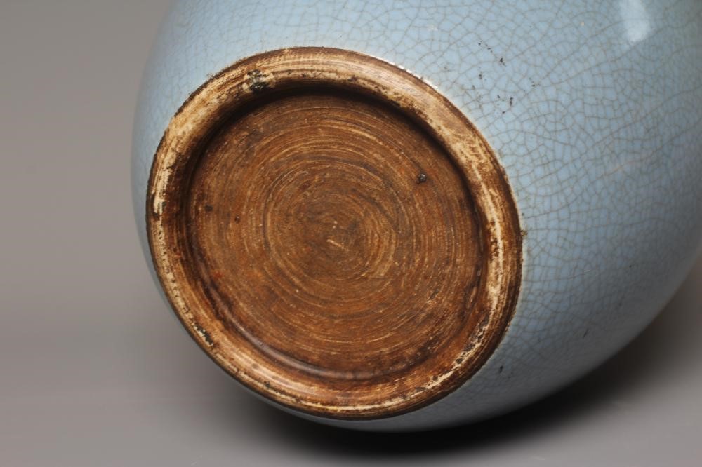 A CHINESE JUN WARE VASE of rounded cylindrical form with an all-over blue crackle glaze, unmarked, Image