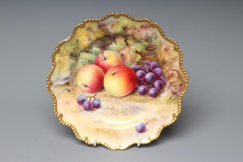 A ROYAL WORCESTER CABINET PLATE Image