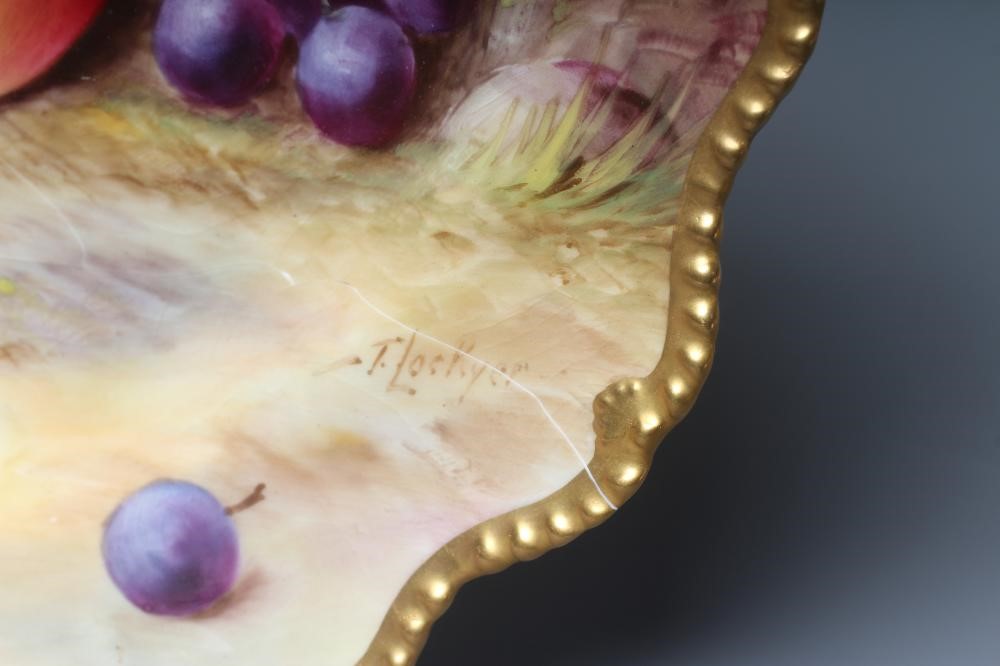 A ROYAL WORCESTER CABINET PLATE Image