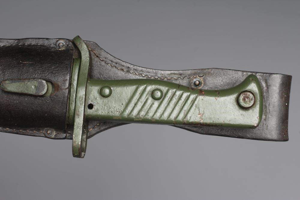 A GERMAN 1898/05 PATTERN SAW BACK BAYONET with 14 1/4" blade, all metal ribbed hilt with original Image