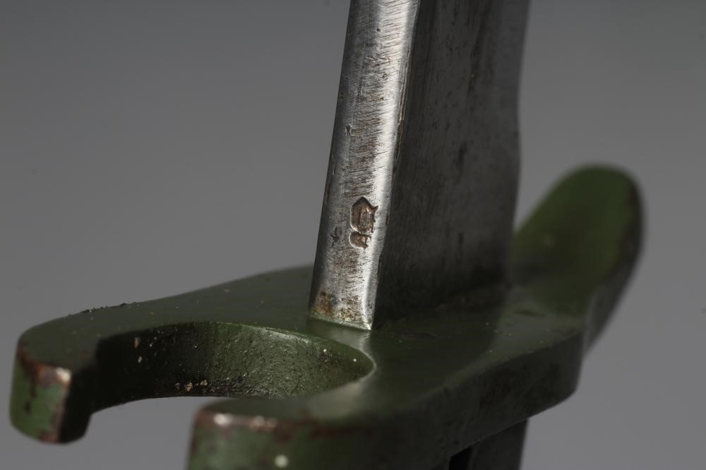 A GERMAN 1898/05 PATTERN SAW BACK BAYONET with 14 1/4" blade, all metal ribbed hilt with original Image