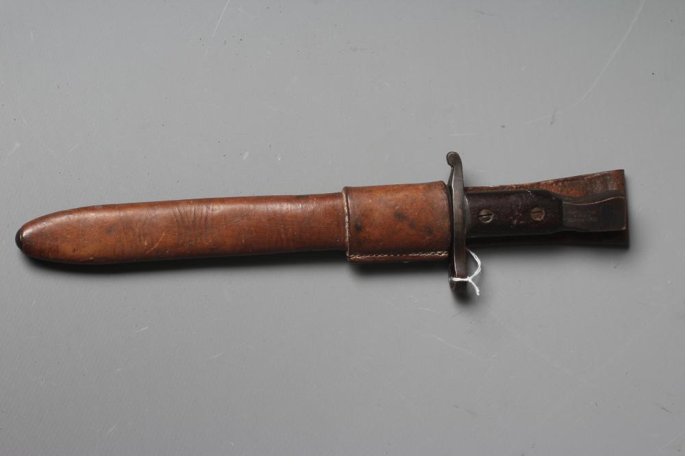 A CANADIAN 1910 PATTERN ROSS BAYONET with 10" clip point blade Image