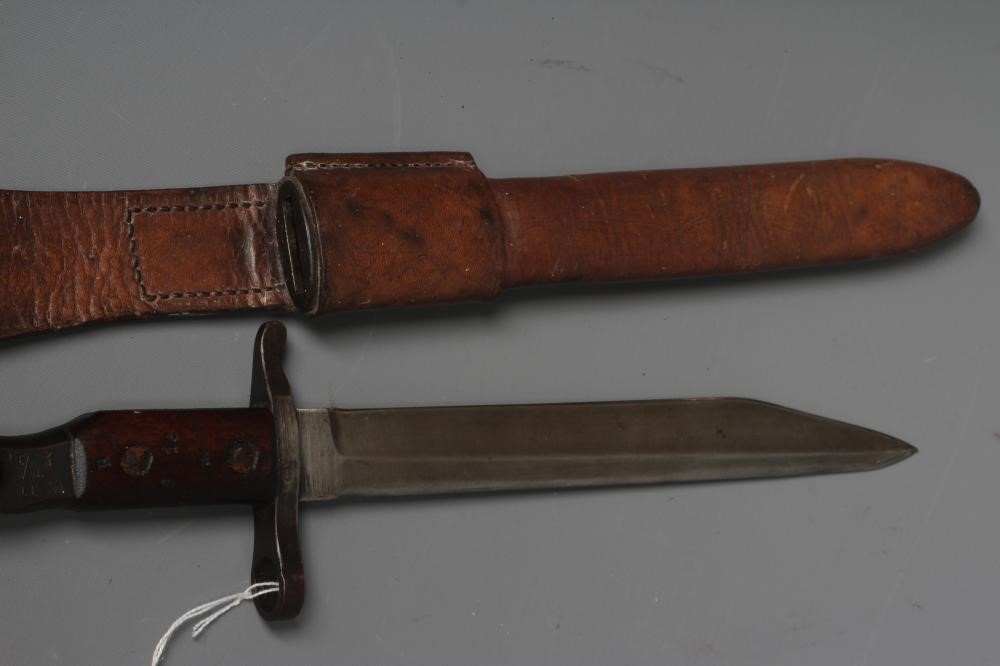 A CANADIAN 1910 PATTERN ROSS BAYONET with 10" clip point blade Image