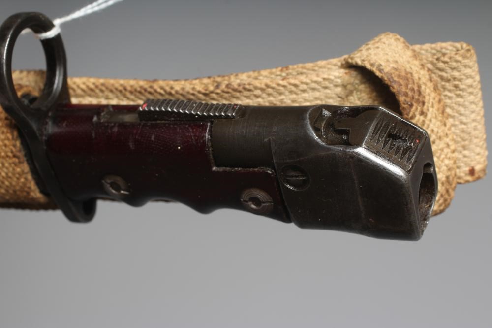A BRITISH NO.7 KNIFE BAYONET, MK1/L, with 7 7/8" clip point blade, grip with finger grooves, steel Image