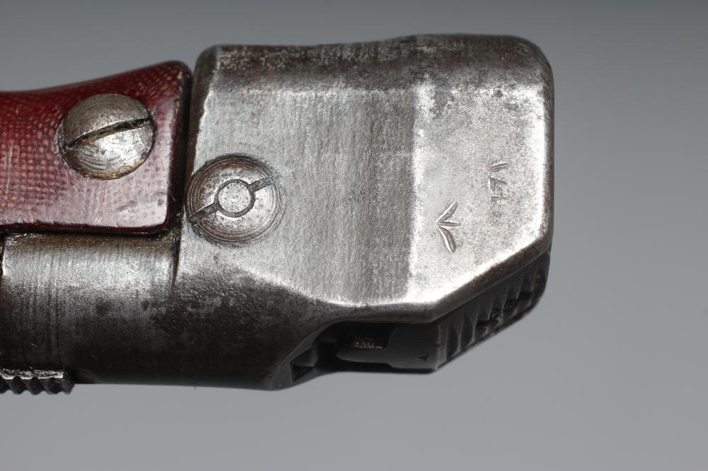 A BRITISH NO.7 KNIFE BAYONET, MK1/L, with 7 7/8" clip point blade, grip with finger grooves, steel Image