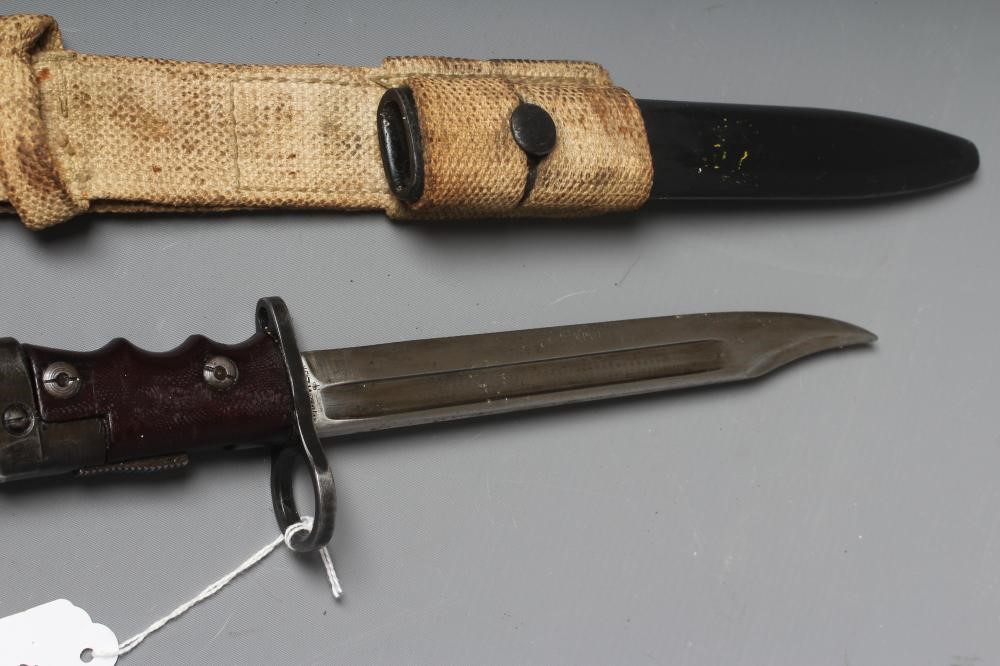 A BRITISH NO.7 KNIFE BAYONET, MK1/L, with 7 7/8" clip point blade, grip with finger grooves, steel Image