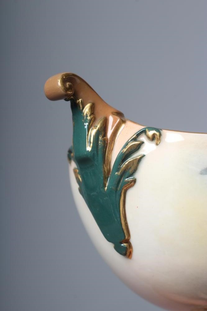 A ROYAL WORCESTER SMALL CENTRE PEDESTAL BOWL Image