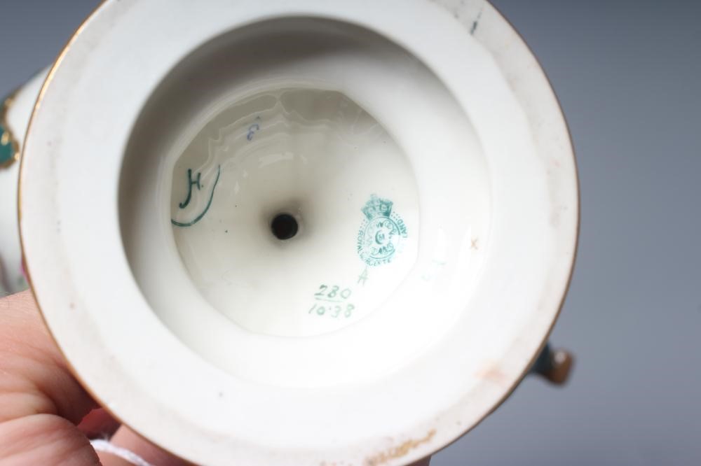 A ROYAL WORCESTER SMALL CENTRE PEDESTAL BOWL Image