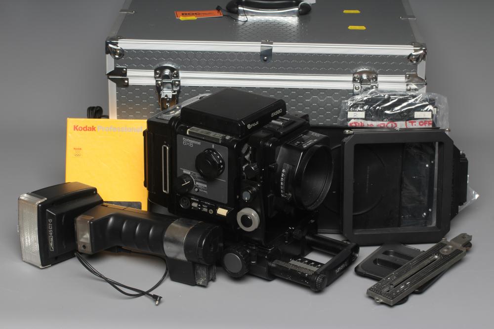A FUJI GX680 II PROFESSIONAL CAMERA with 135 1:5.6 EBC Fujinon GX lens, Metz 45 CT-5 flash and alloy Image