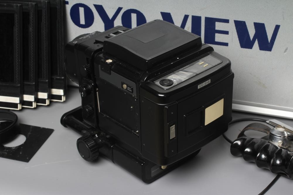 A FUJI PROFESSIONAL 6X8 CAMERA with EBC Fujinon 180mm 1:5.6 180 lens and metal carrying case (Est. Image