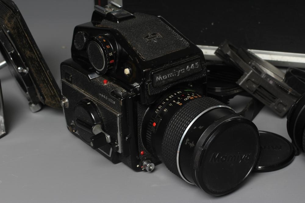 A MAMIYA 645 PROFESSIONAL CAMERA, M645 1000S, with Mamiya-Sekor C 1:2,8 f=45mm S no. 18494 lens, a Image