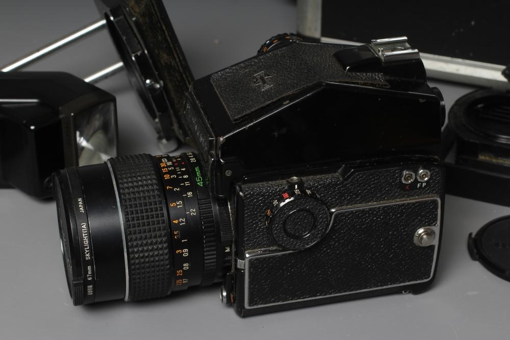A MAMIYA 645 PROFESSIONAL CAMERA, M645 1000S, with Mamiya-Sekor C 1:2,8 f=45mm S no. 18494 lens, a Image