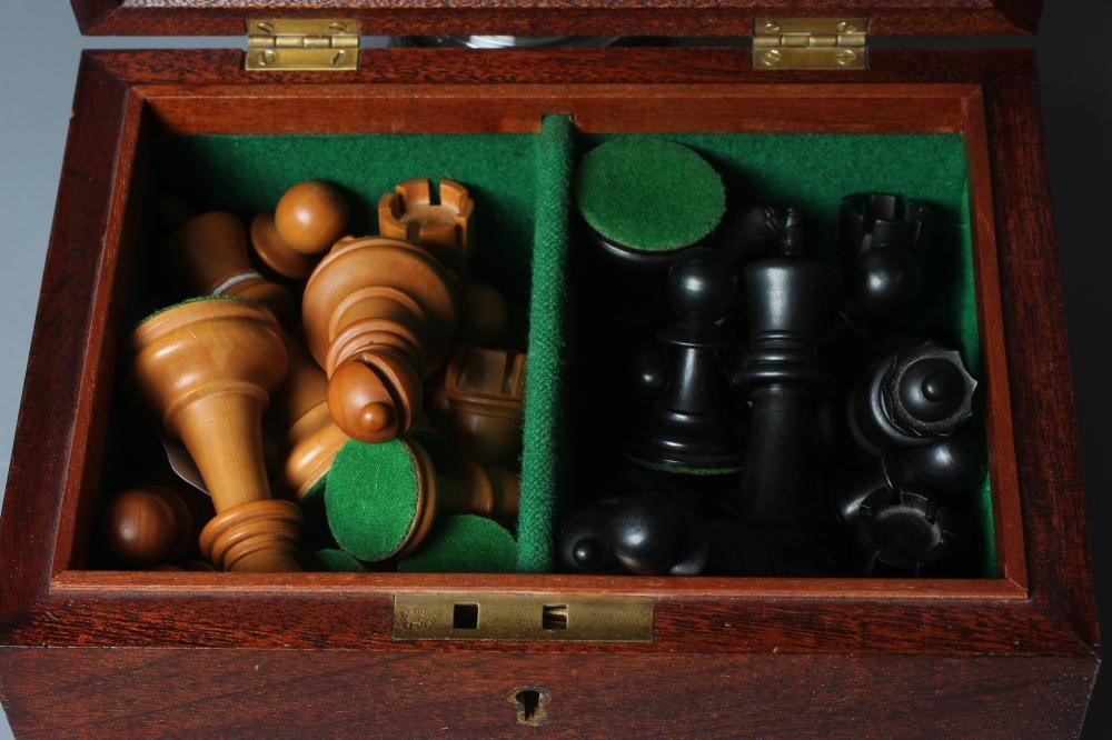 A JAQUES STAUNTON CHESS SET, c.1981, in box and ebony, weighted, in green baize lined box with Image