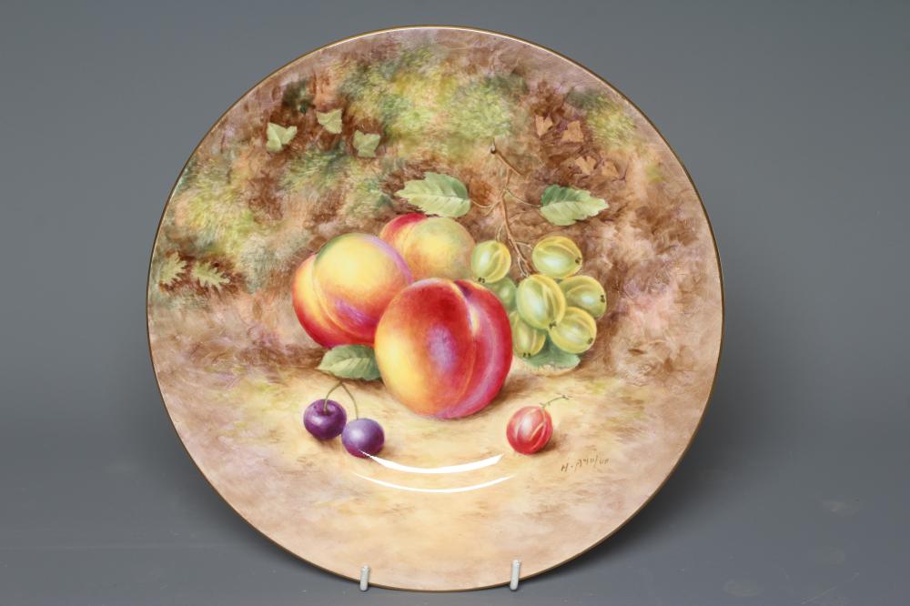 A ROYAL WORCESTER CABINET PLATE Image