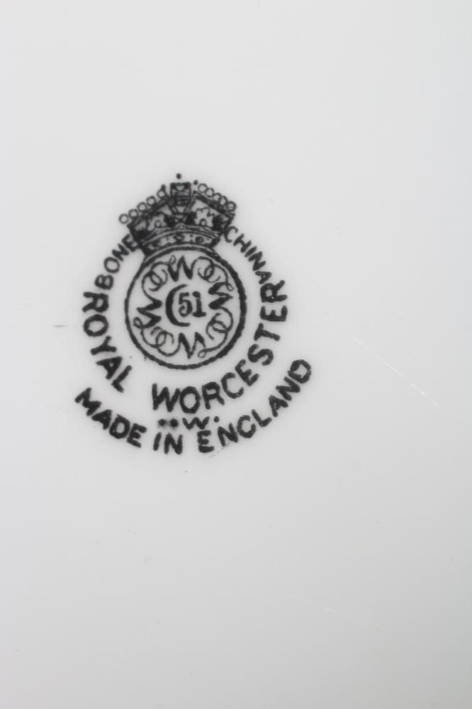 A ROYAL WORCESTER CABINET PLATE Image