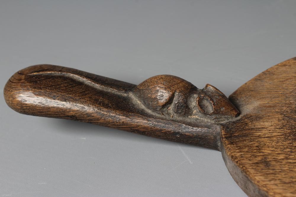 A ROBERT THOMPSON OAK KIDNEY SHAPED CHEESE BOARD, the handle with carved mouse trademark, 14 1/2" Image