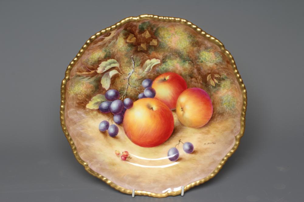 A ROYAL WORCESTER CABINET PLATE Image