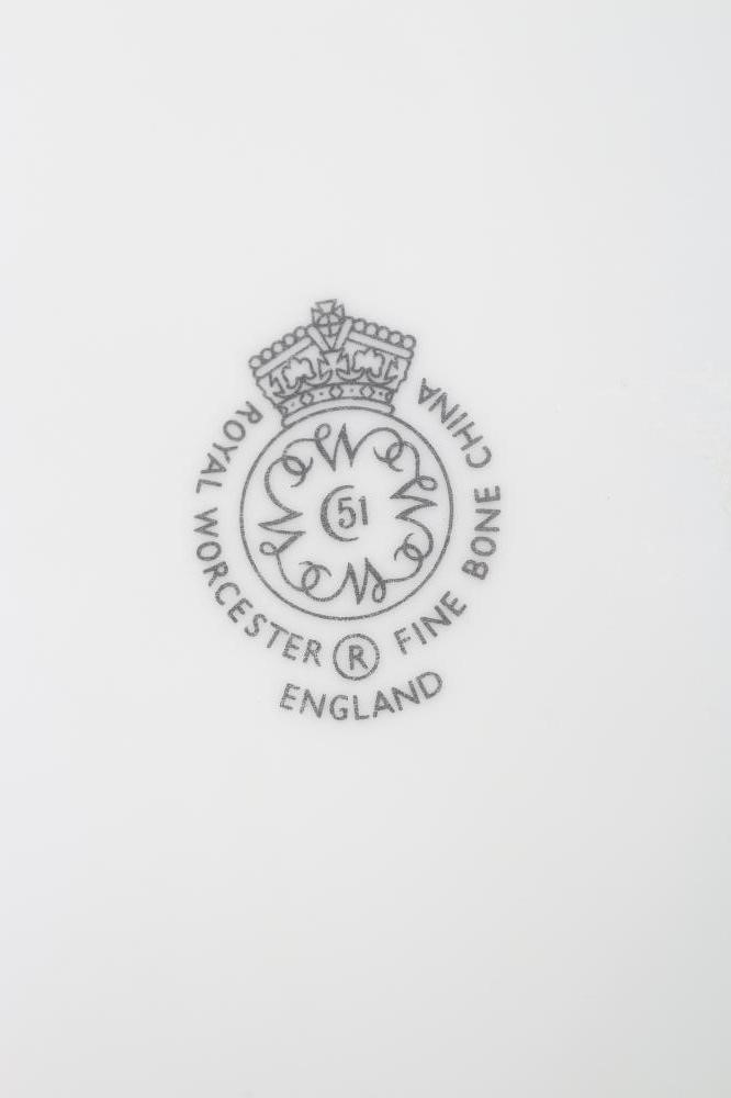 A ROYAL WORCESTER CABINET PLATE Image