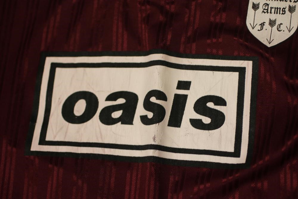 LIAM GALLAGHER - A BESPOKE ADIDAS BOLT MAKERS ARMS PUB FOOTBALL TEAM SHIRT produced when Oasis Image