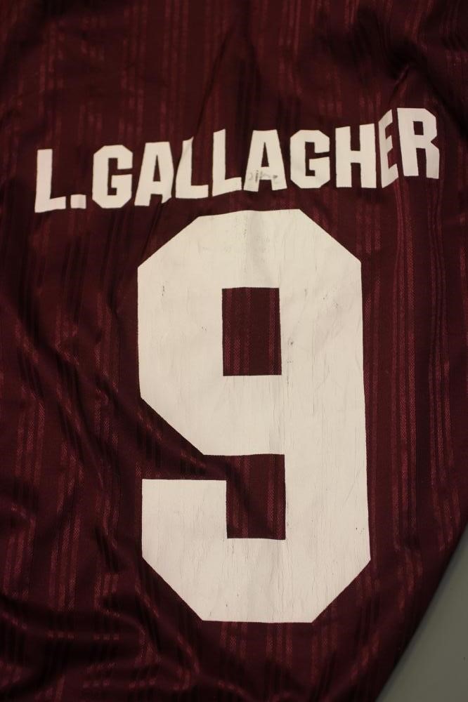 LIAM GALLAGHER - A BESPOKE ADIDAS BOLT MAKERS ARMS PUB FOOTBALL TEAM SHIRT produced when Oasis Image