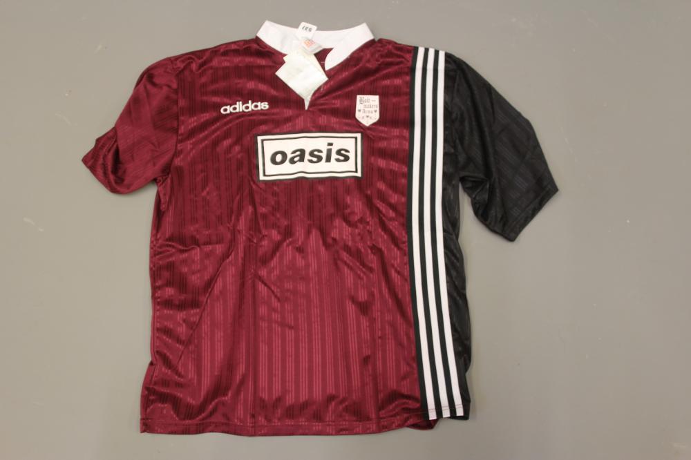 PAUL 'GUIGSY' MCGUIGAN - A BESPOKE ADIDAS BOLT MAKERS ARMS PUB FOOTBALL TEAM SHIRT produced when Image
